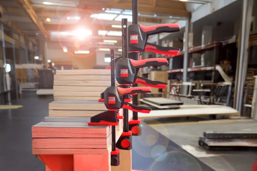Bessey Enhandstving med roterande handtag