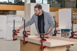 Bessey Enhandstving med roterande handtag