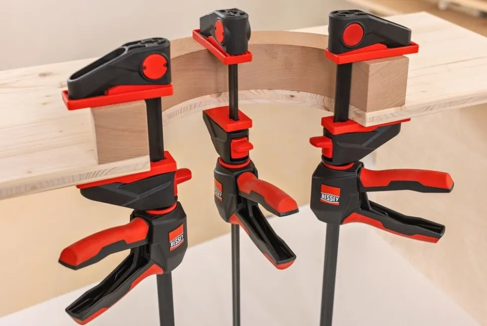Bessey Enhandstving med roterande handtag