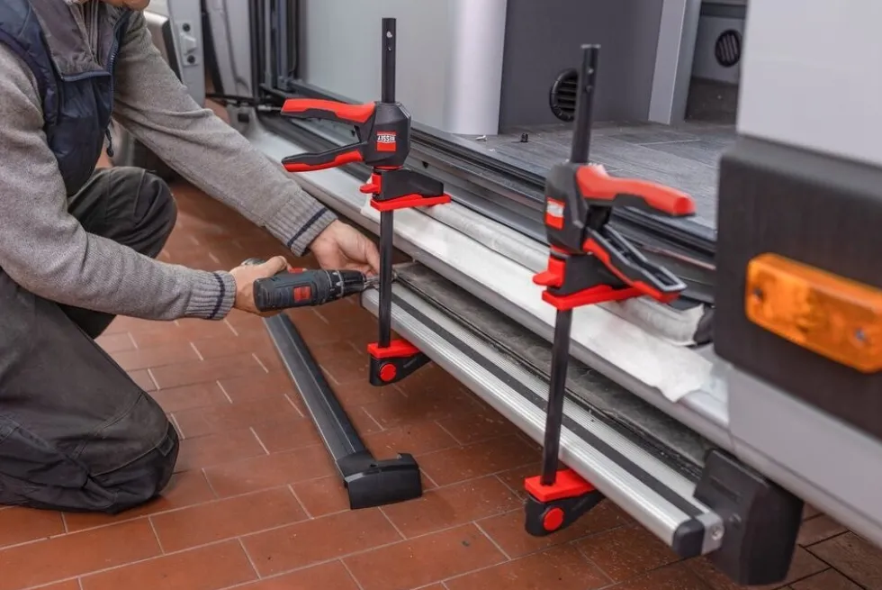Bessey Enhandstving med roterande handtag