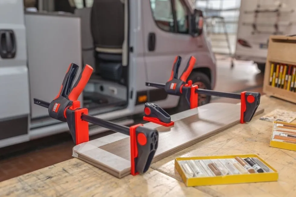 Bessey Enhandstving med roterande handtag