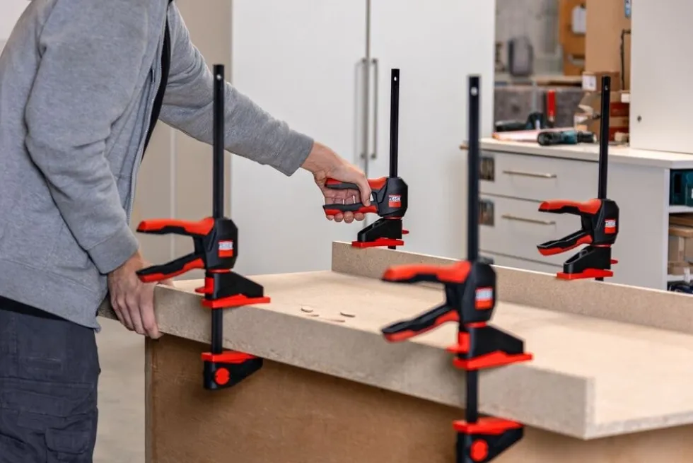 Bessey Enhandstving med roterande handtag