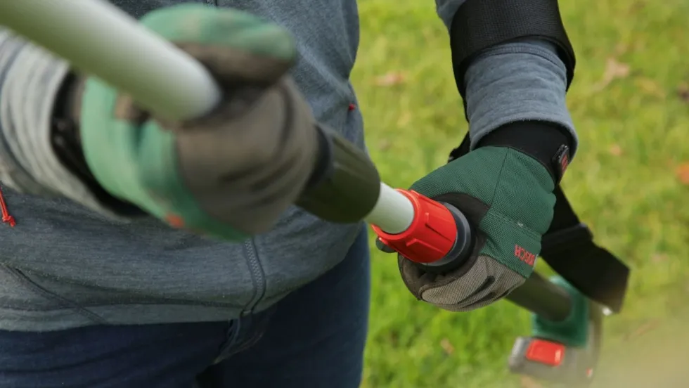 Bosch Grensåg Teleskopisk 18V med 1x2,5Ah batteri & laddare
