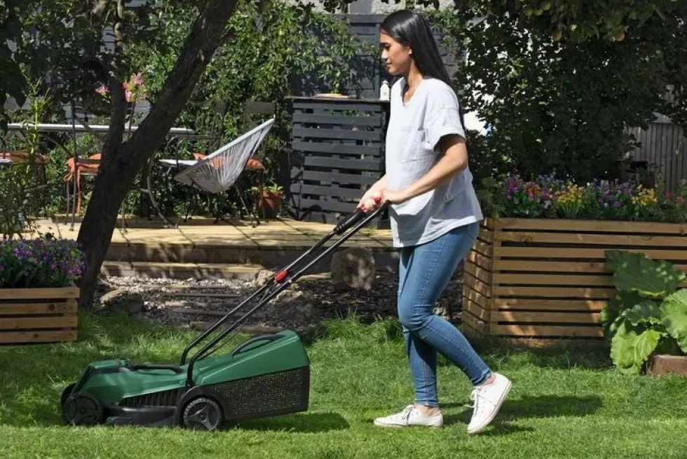 Bosch Gräsklippare Easymover 18V-32 med 1x4Ah batteri & laddare