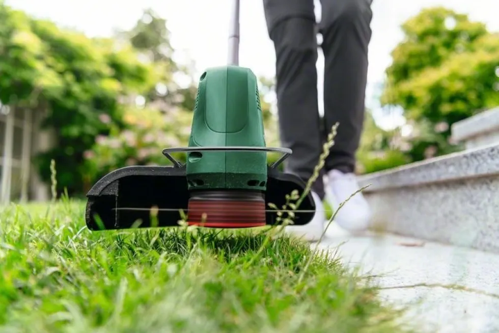 Bosch Grästrimmer Easygrasscut 18V-230 med 1x2Ah batteri & laddare