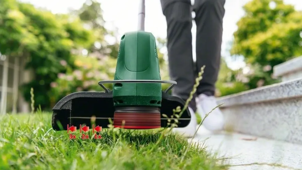 Bosch Grästrimmer Easygrasscut 18V-260 med 2x2Ah batteri & laddare