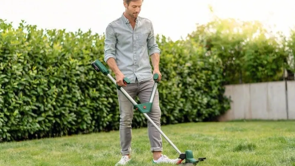 Bosch Grästrimmer Universalgrasscut 18V med 1x2,5Ah batteri & laddare