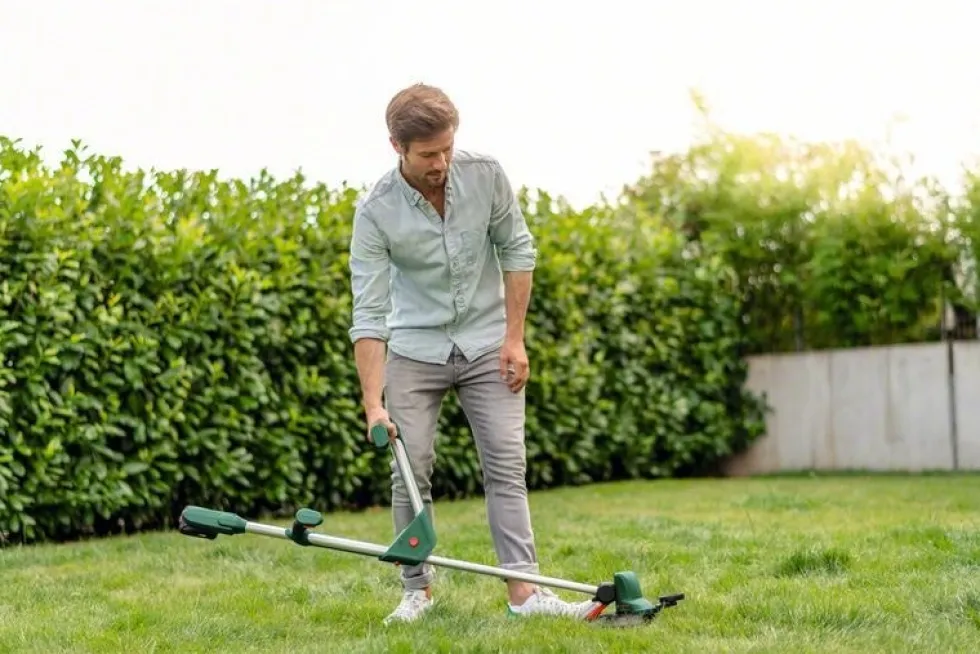 Bosch Grästrimmer Universalgrasscut 18V med 1x2,5Ah batteri & laddare