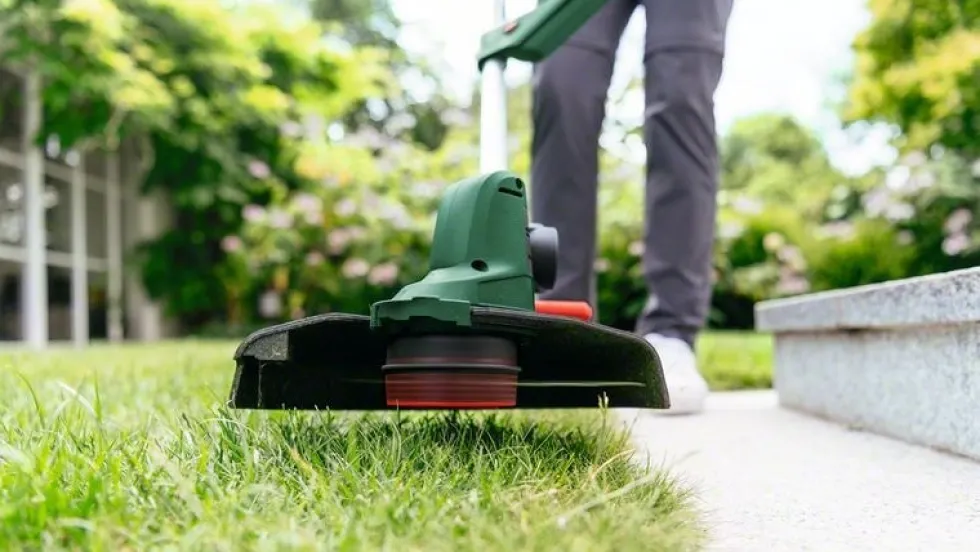 Bosch Grästrimmer Universalgrasscut 18V-26 med 1x2,5Ah batteri & laddare