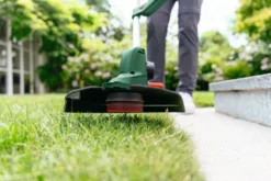 Bosch Grästrimmer Univgrasscut 18V-260 med 1x2Ah batteri & laddare