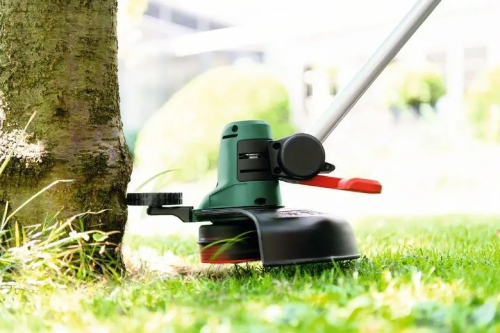 Bosch Grästrimmer Univgrasscut 18V-260 med 2X2Ah batteri & laddare
