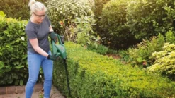 Bosch Häcksax Easyhedgecut 18V-45 med 2x2Ah batterier & laddare