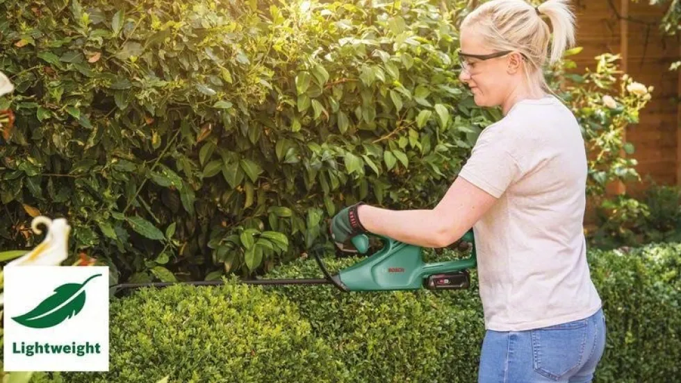 Bosch Häcksax Easyhedgecut 18V-45 med 2x2Ah batterier & laddare