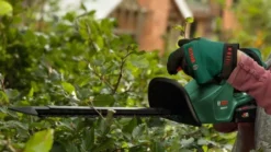 Bosch Häcksax Easyhedgecut 18V-45 med 2x2Ah batterier & laddare