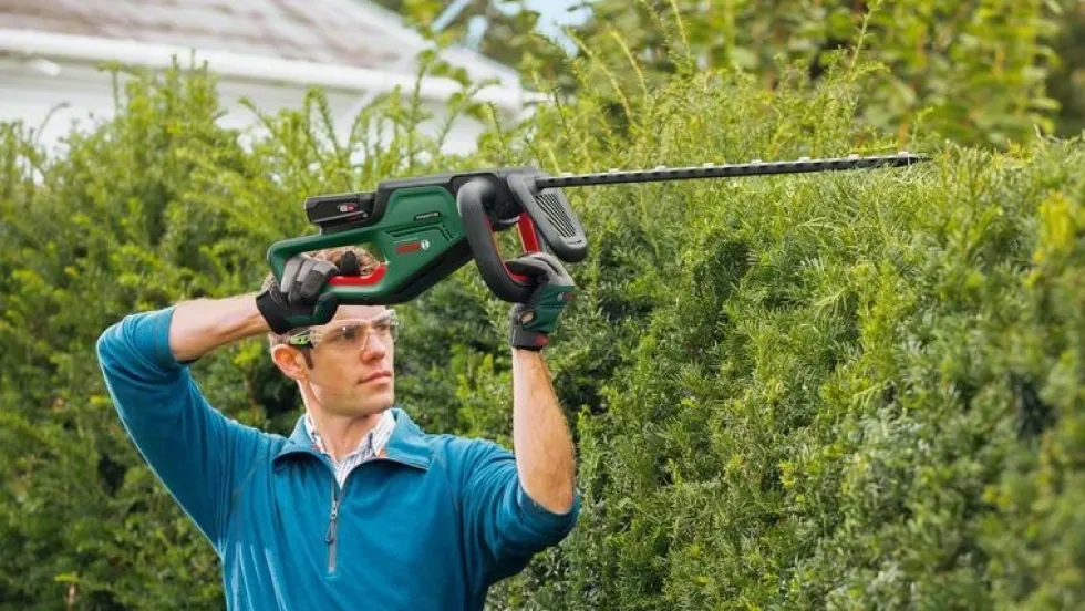 Bosch Häcksax Universalhedgecut 18V-50 inkl. stödhandtag, utan batteri & laddare