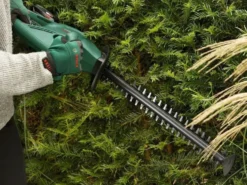 Bosch Häcksax Universalhedgecut 18V-50 med 1x2,5Ah batteri & laddare