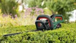 Bosch Häcksax Universalhedgecut 18V-50 med 1x2,5Ah batteri & laddare