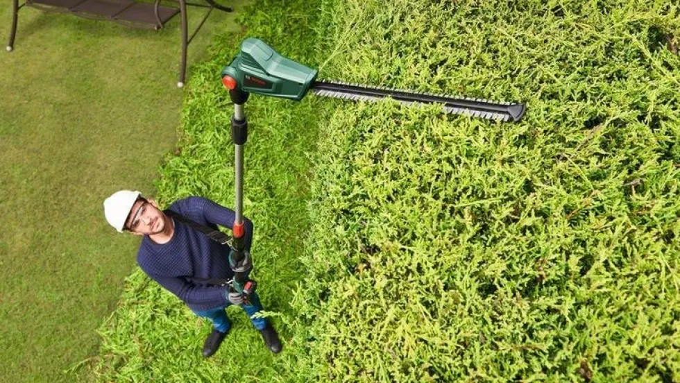 Bosch Häcksax Universal Hedge Pole 18V med 1x2Ah batteri & laddare