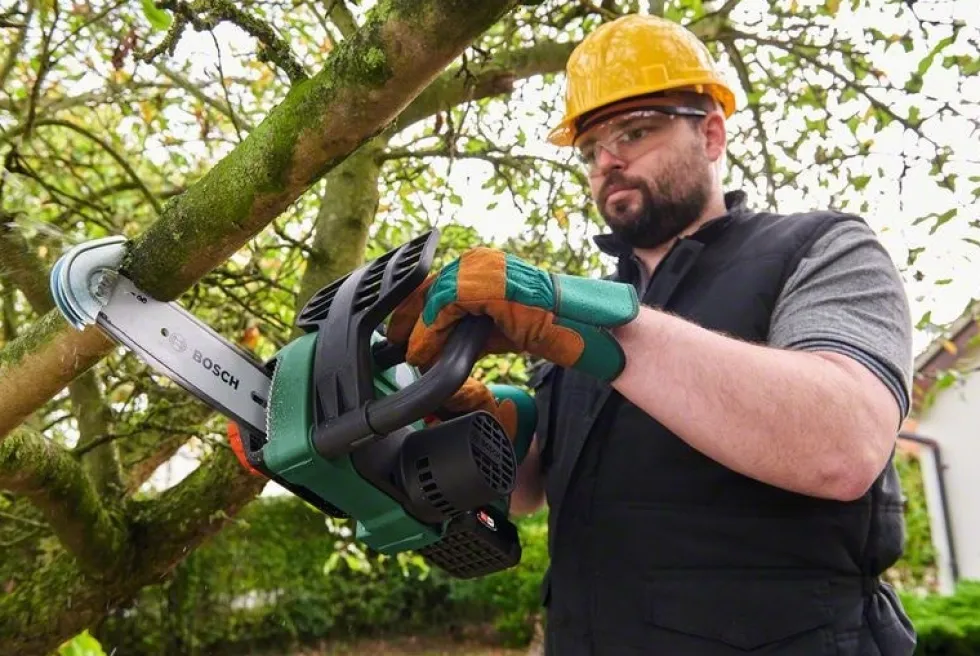 Bosch Kedjesåg Universal Chain 18V utan batteri & laddare