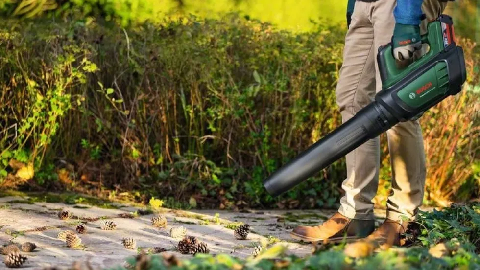 Bosch Lövblås ADV 36-750 utan batteri & laddare
