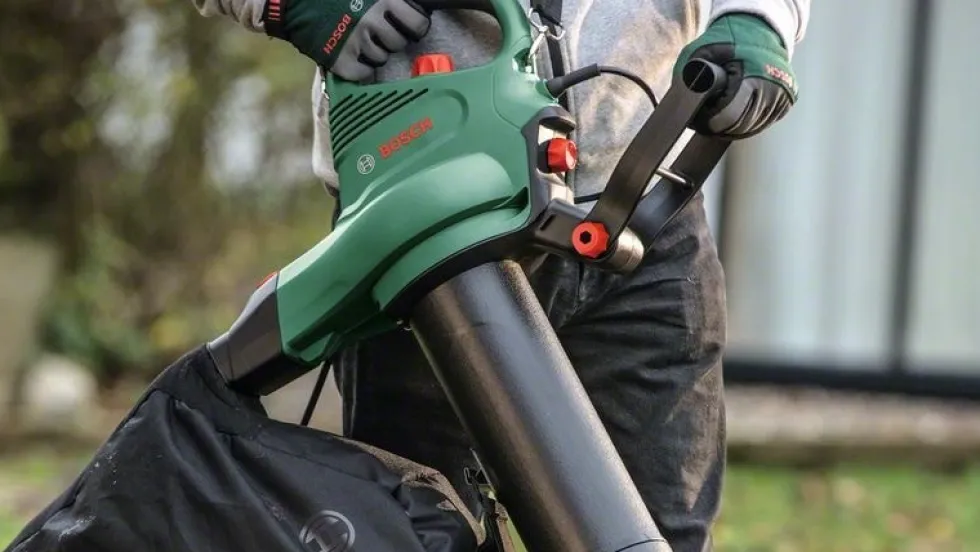 Bosch Lövblås UniversalGardenTidy 2300