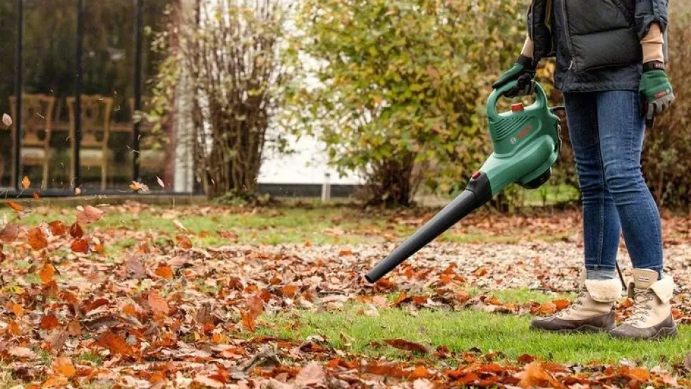 Bosch Lövblås UniversalGardenTidy 2300