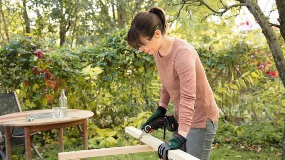 Bosch Multisåg Nanobladesåg 18V med 1x2,5Ah batteri & laddare