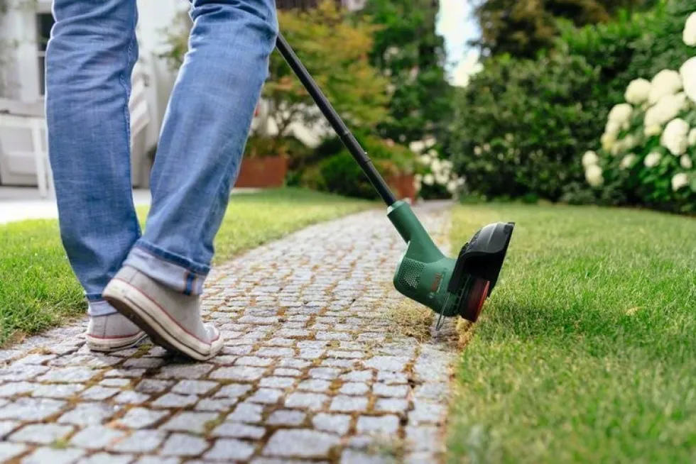 Bosch Trimmer Easygrasscut 18V-26 utan batteri & laddare