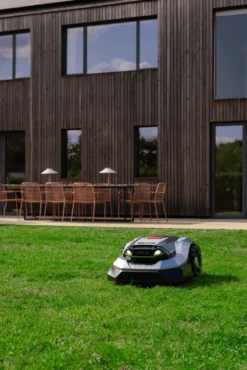 EGO RMR6000E AURA-R2 Robotgräsklippare