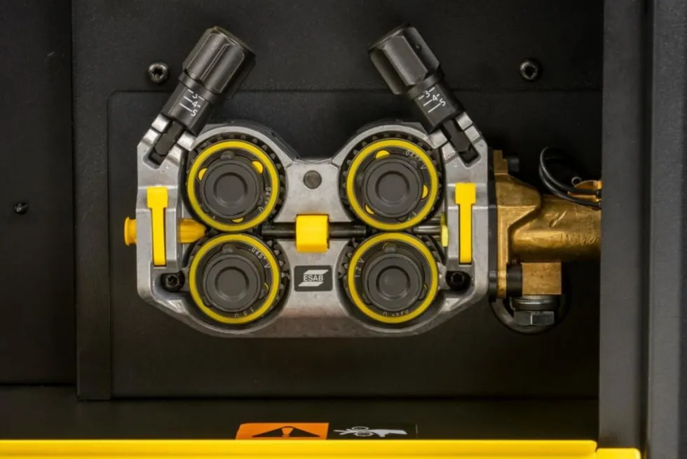 Esab Migsvets Rustler EM 350Cw PRO Synergisk - Strömkälla + verktygslåda + brännare