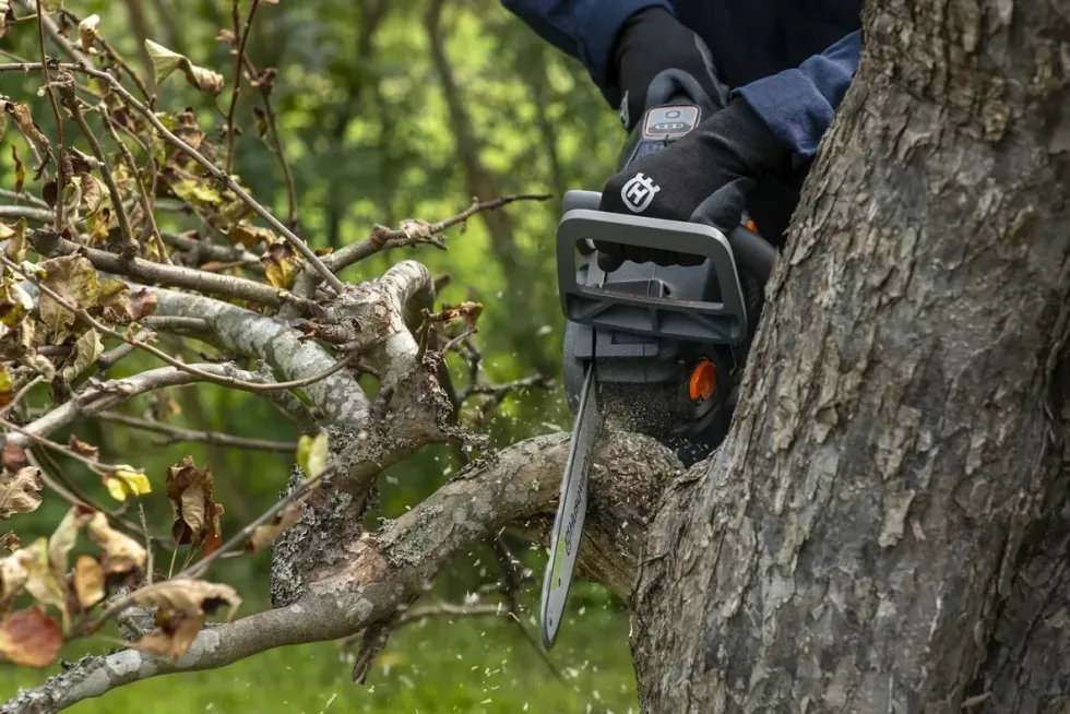 Husqvarna Aspire C15X Batterimotorsåg inkl. 10" skärutrustning
