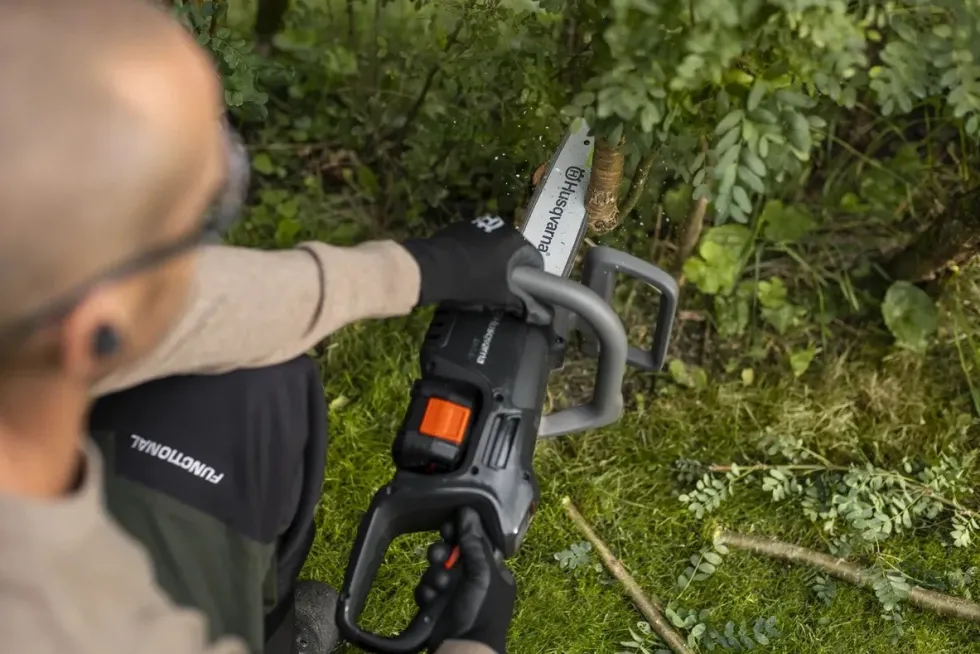 Husqvarna Aspire C15X Batterimotorsåg inkl. 10" skärutrustning