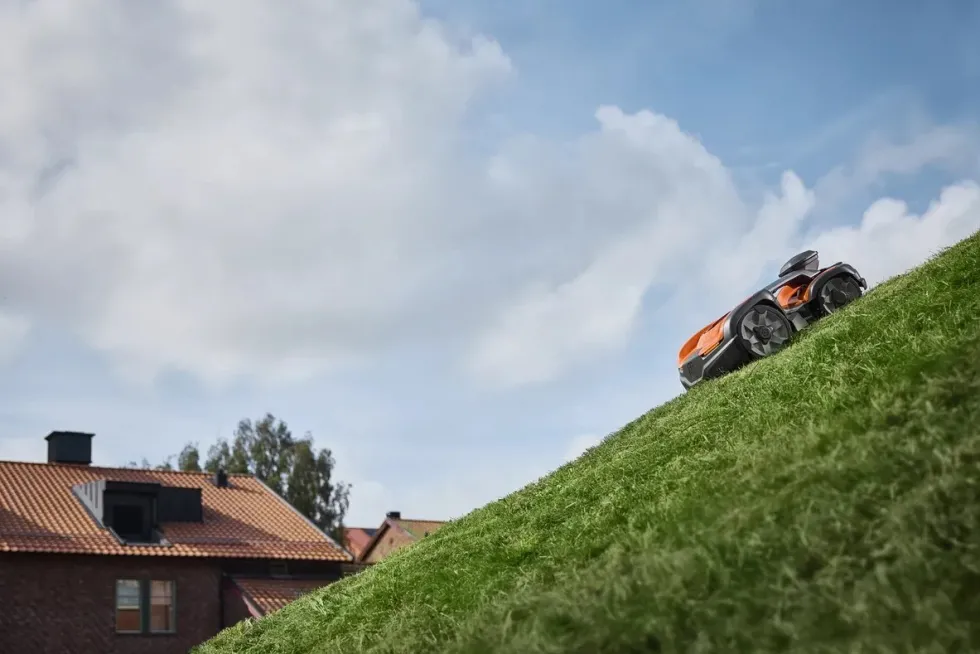 Husqvarna Automower® 535 AWD EPOS Robotgräsklippare
