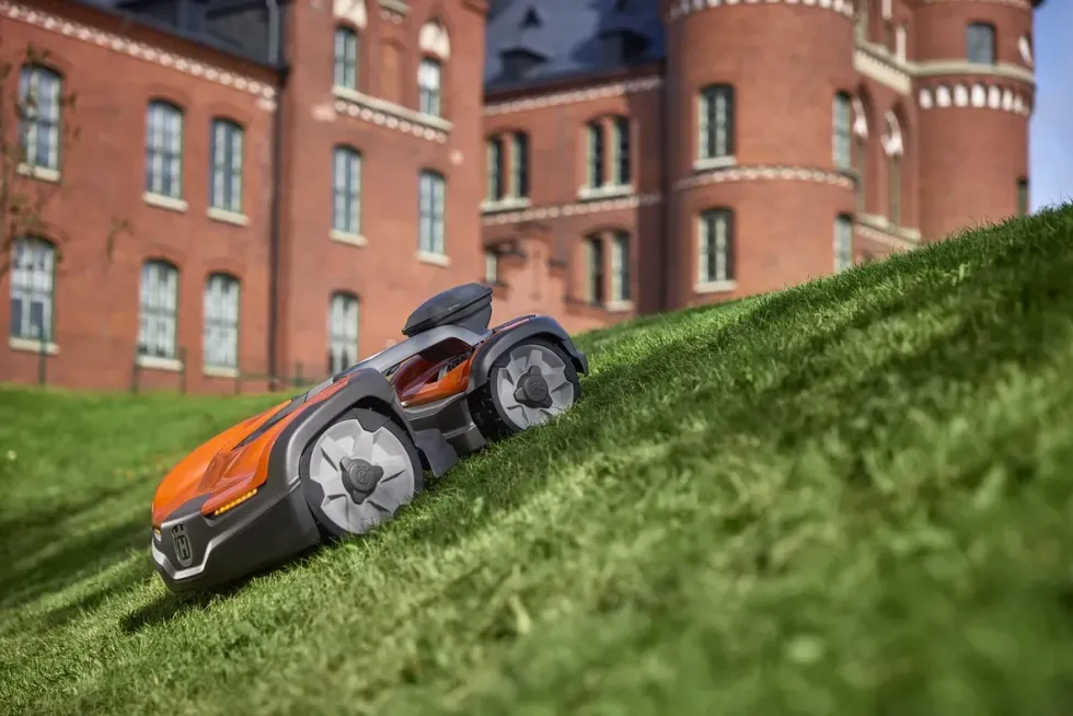 Husqvarna Automower® 535 AWD EPOS Robotgräsklippare
