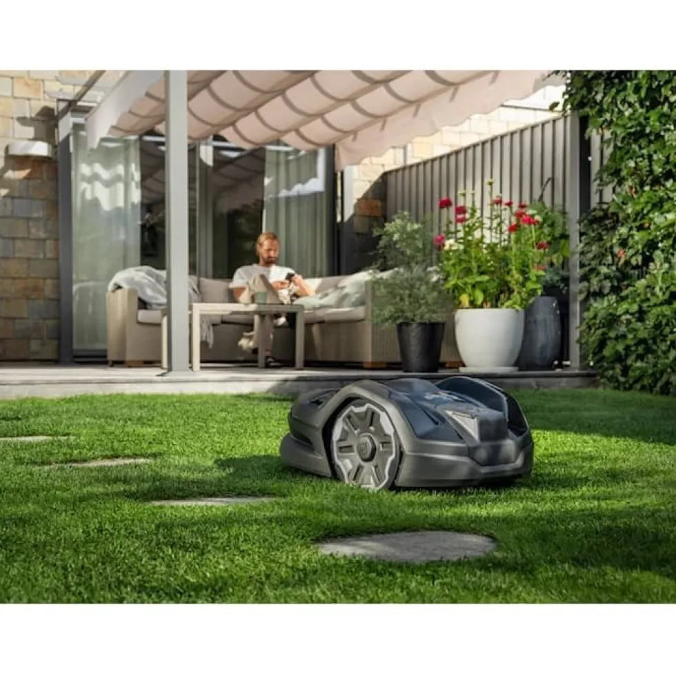 Husqvarna Automower® 305E NERA Robotgräsklippare med slinglös teknik
