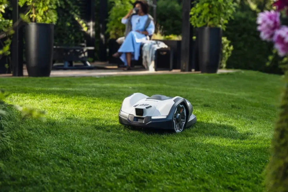 Husqvarna Automower® 410VE Nera Robotgräsklippare