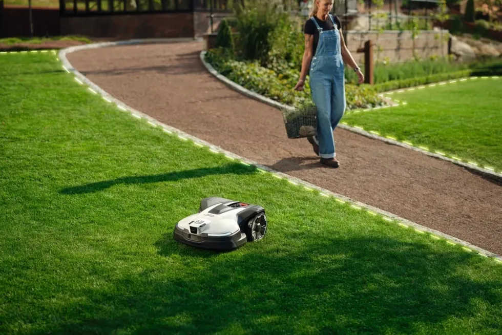 Husqvarna Automower® 430V Nera Robotgräsklippare