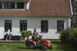 Husqvarna Batteridriven Trädgårdstraktor TC 100i