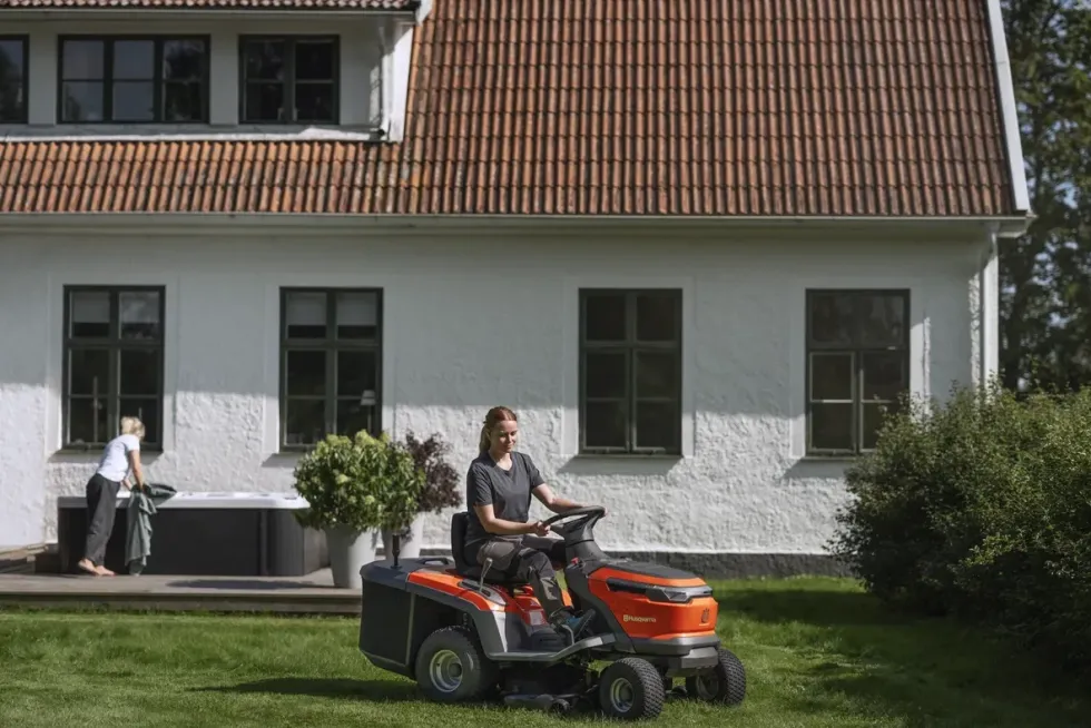 Husqvarna Batteridriven Trädgårdstraktor TC 100i