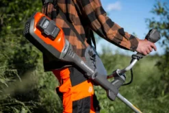 Husqvarna 535iFR Batteriröjsåg inkl. sele och tre skärutrustningar