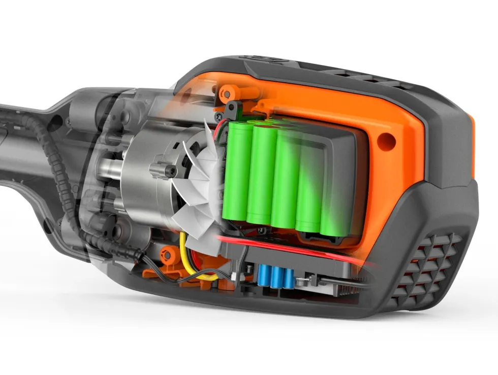 Husqvarna 535iFR Batteriröjsåg inkl. sele och tre skärutrustningar
