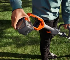 Husqvarna 215iL Batteritrimmer exkl. batteri och laddare