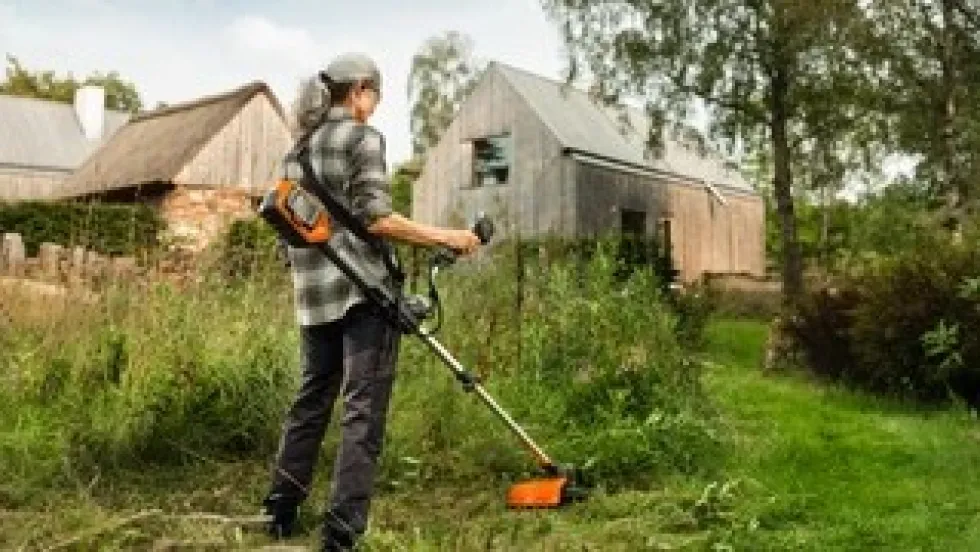 Husqvarna 215iL Tri-Cut Batteritrimmer