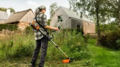 Husqvarna 220iR Batteritrimmer med Batteri och Laddare