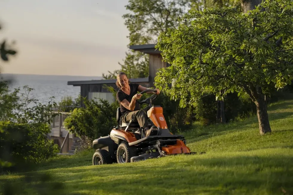 Husqvarna Åkgräsklippare Rider R 200iX AWD