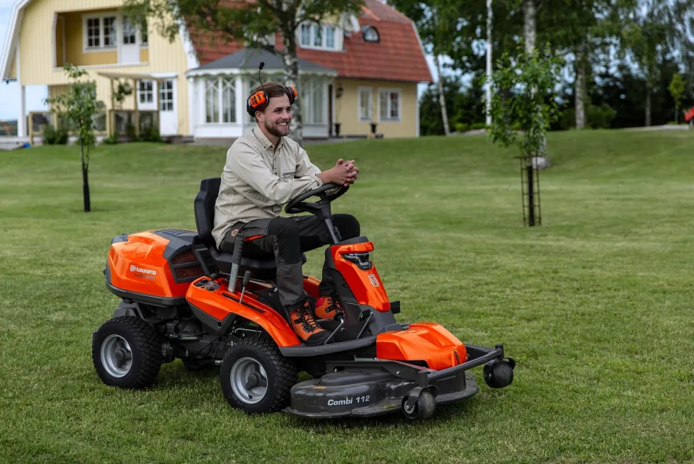 Husqvarna Åkgräsklippare Rider R 316TsX AWD inkl. 112cm klippdäck