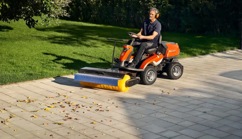 Husqvarna Åkgräsklippare Rider R 316TsX AWD inkl. 112cm klippdäck