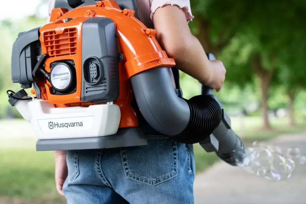 Husqvarna Leksak lövbås ryggburen