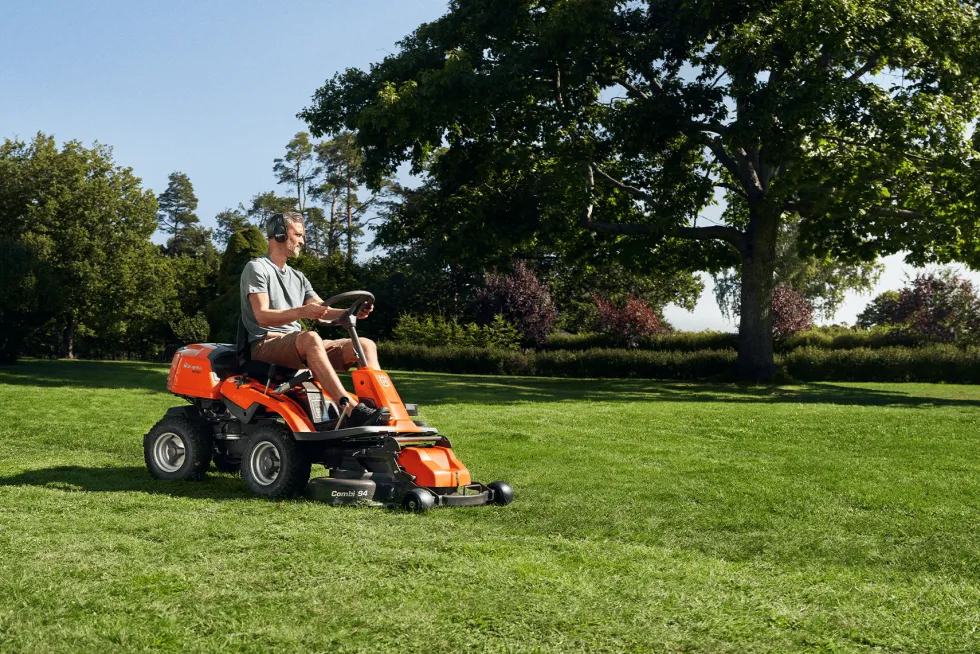 Husqvarna Rider R 214TC Åkgräsklippare - inkl. 103 cm klippaggregat