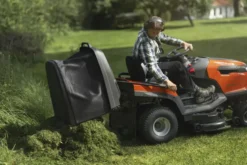 Husqvarna Trädgårdstraktor med uppsamlare TC 220T
